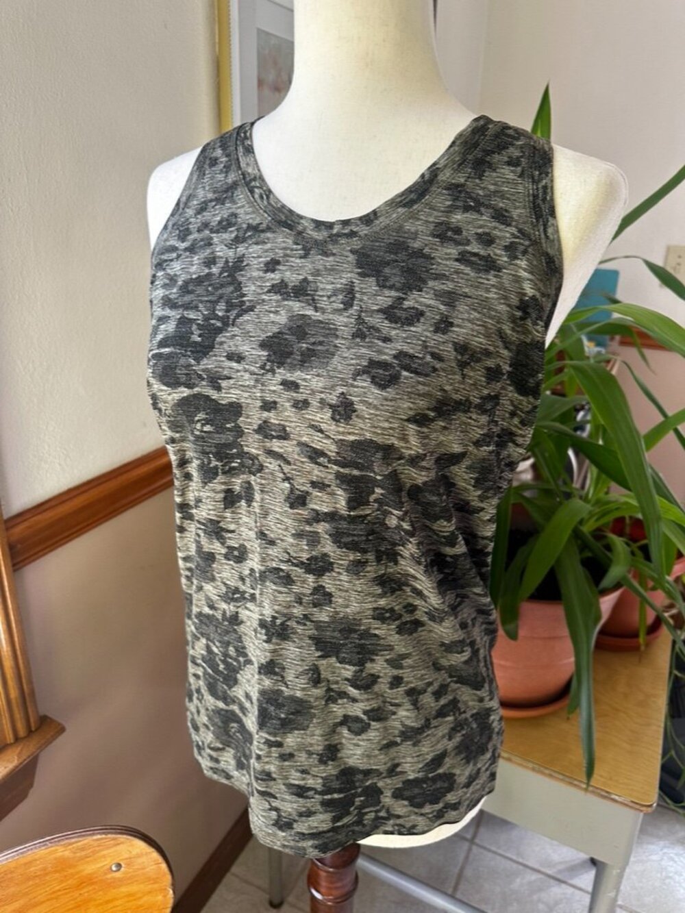 Athleta Momentum Women's Racerback Tank, Like New, L